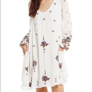 Free People Flowly White Mini Dress with Embroidered Flowers Sz XS Small